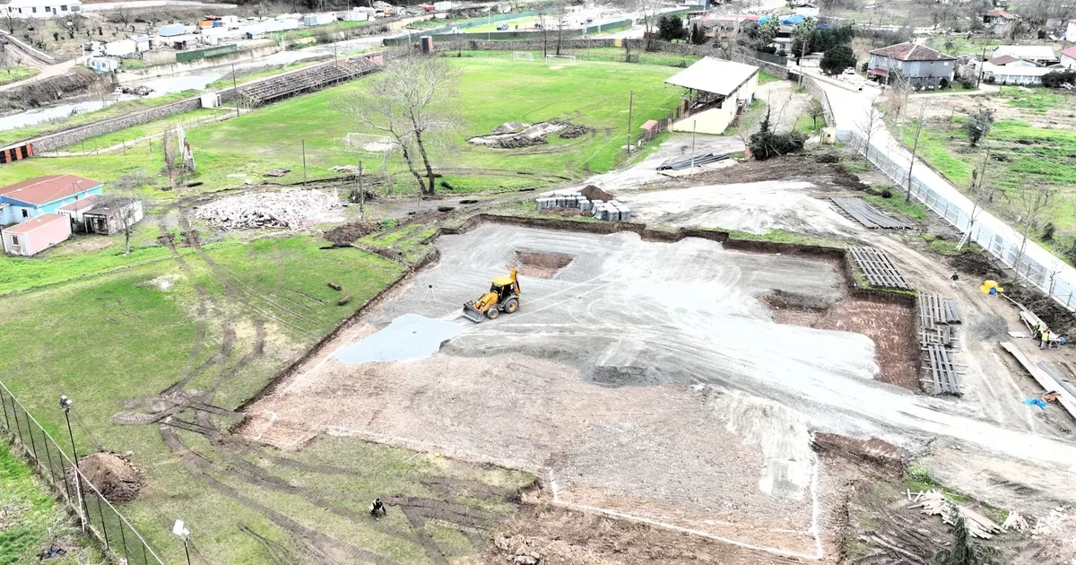 Gölcük Spor Kompleksi’ne ilk kazma vuruldu
