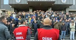 İzmir'de Buca Belediyesi’nde çalışan binlerce işçi, maaş ve yan hak