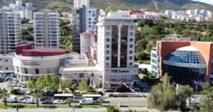 İzmir'de Narlıdere Belediye Başkanı Erman Uzun, çalışma yaşamında şiddet, taciz