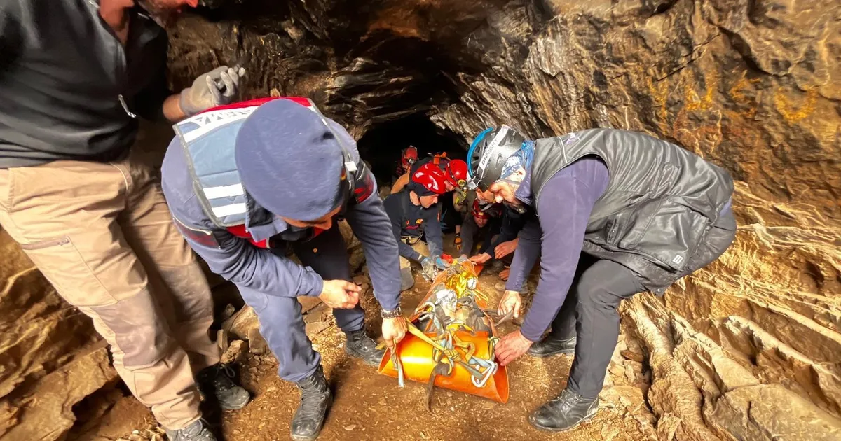 İzmir Selçuk’ta mağarada 9 saatlik kurtarma seferberliği