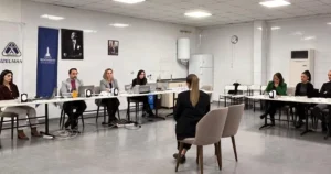 İzmir Büyükşehir Belediyesi, “eş-dost” tartışmalarına son verecek modeli hayata geçirdi.