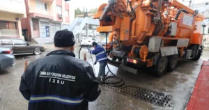 Meteorolojik uyarılar doğrultusunda İzmir’de yarın kuvvetli yağış, fırtına ve deniz