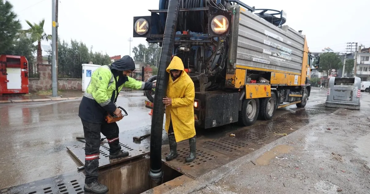 İzmir’de sağanak yağışa karşı seferberlik