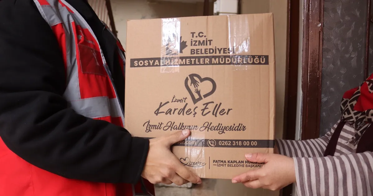 İzmit’te gıda kolileri ihtiyaç sahiplerine ulaşıyor
