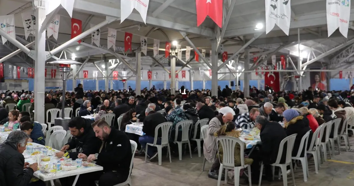 İzmit’te halk iftarı Ayazmalılarla birlikte yapıldı