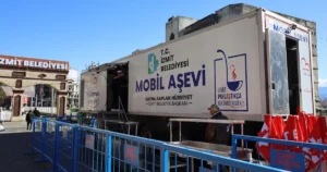 İzmit Belediyesi'nin mobil aşevi bu yıl Kültür Tepesi’ne taşındı. Atatürk