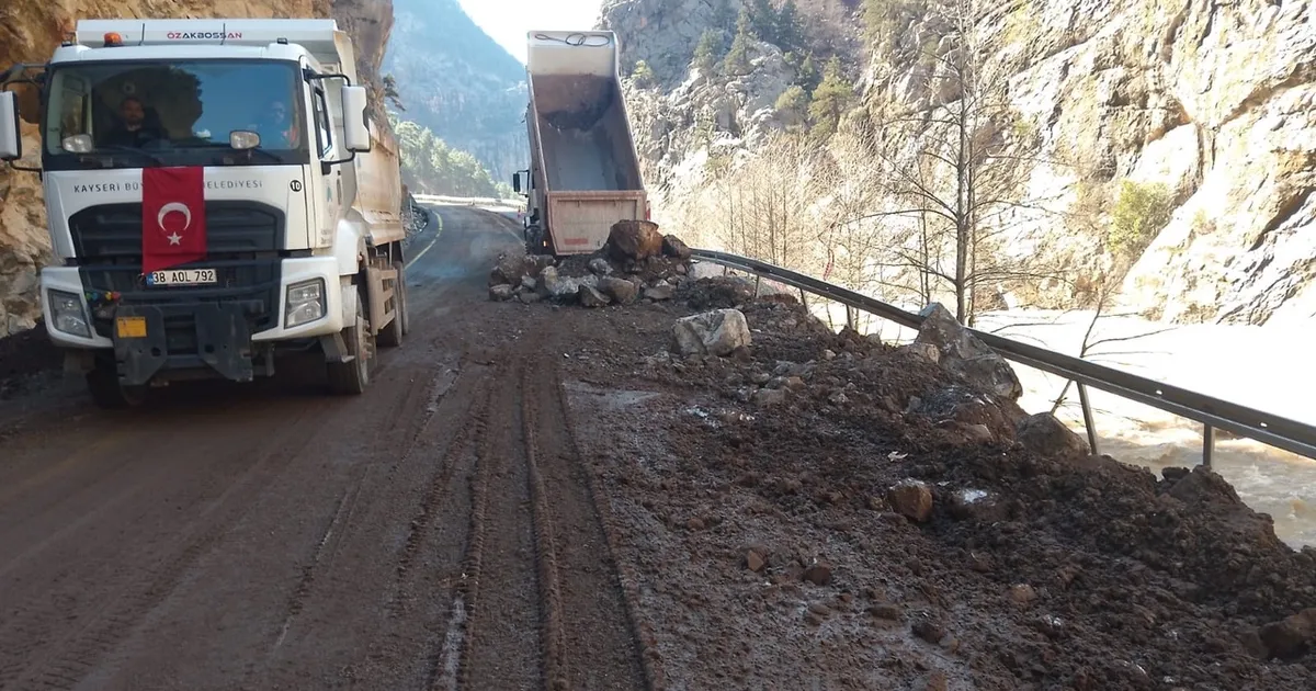 Kayseri Büyükşehir’den kar ve selle sıkı mücadele