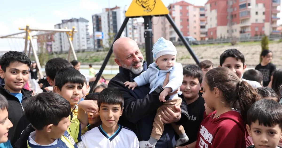 Kayseri Kocasinan’da park ve bahçelere kış bakımı