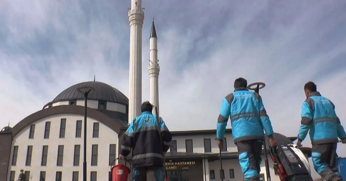 Kayseri Kocasinan’da ramazan öncesi camilerde temizlik seferberliği