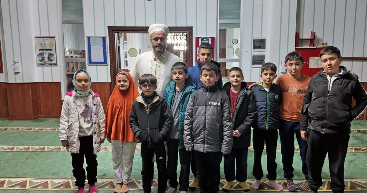 Kayseri Talas’ta ilk teravihte çocuk coşkusu