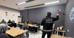 Kocaeli Büyükşehir Belediyesi bünyesinde bulunan Anne Şehir Merkezleri’nde eğitimler hız