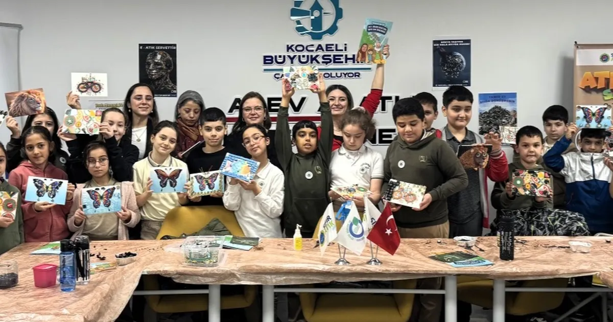 Kocaeli’de atık malzemeleri sanata dönüştürdüler