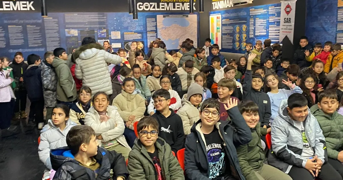 Kocaeli’de öğrencilerden deprem müzesine anlamlı ziyaret