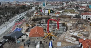 Konya Büyükşehir Belediyesi’nin Karatay Belediyesi’yle birlikte yürüttüğü “Mevlana Türbesi Arkası