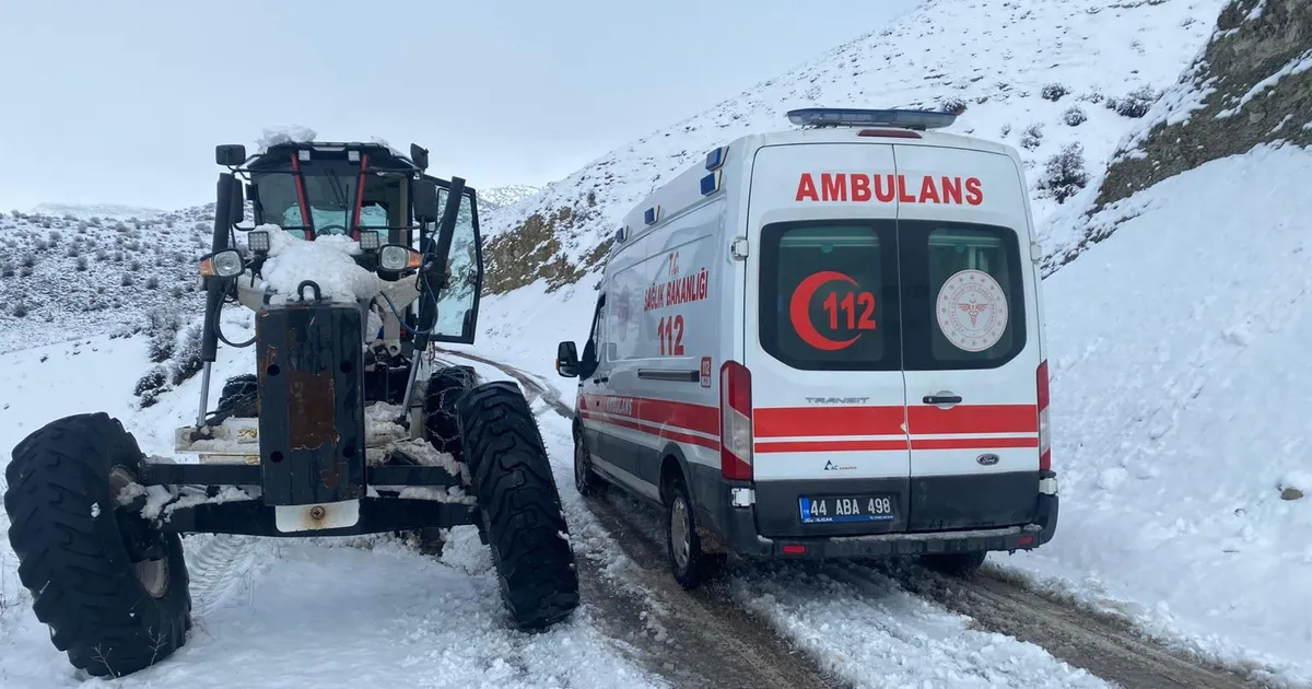 Malatya’da ekipler karla mücadele için seferber