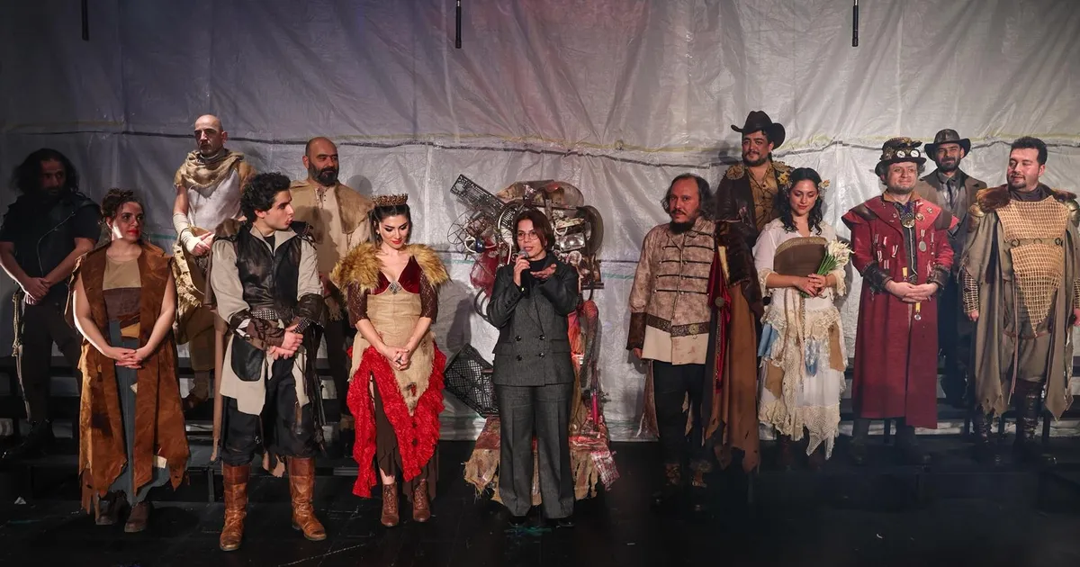 Maltepe Belediye Tiyatrosu 17. yılını “Hamlet” ile kutladı