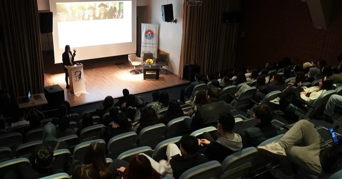 Maltepe Belediyesi’nden öğrencilere kariyer rehberliği