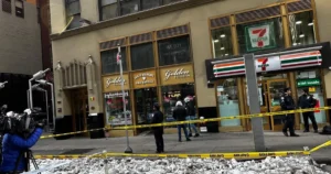 New York’un en işlek bölgelerinden Midtown Manhattan’da meydana gelen silahlı