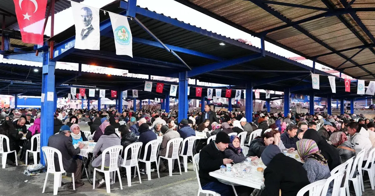 Manisa Büyükşehir’in iftar sofrası Gördes’te kuruldu