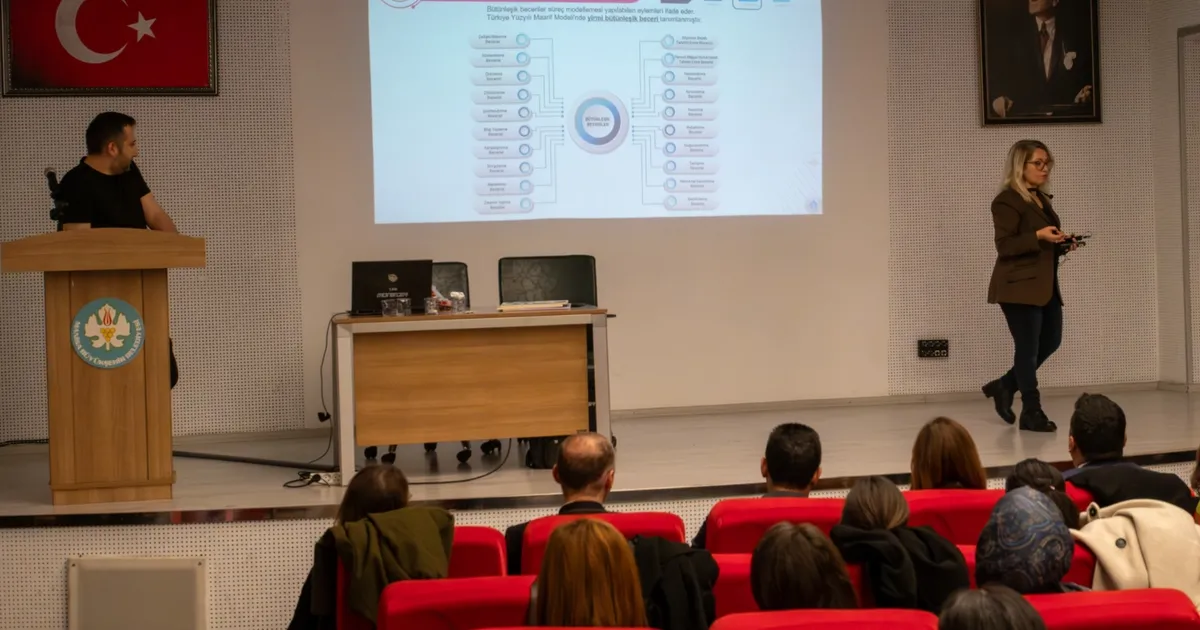 Manisa’da öğretmenlere “Maarif Modeli” tanıtıldı