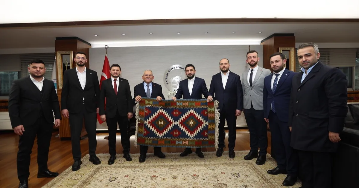Memduh Büyükkılıç TÜGVA Genel Başkanı’nı ağırladı