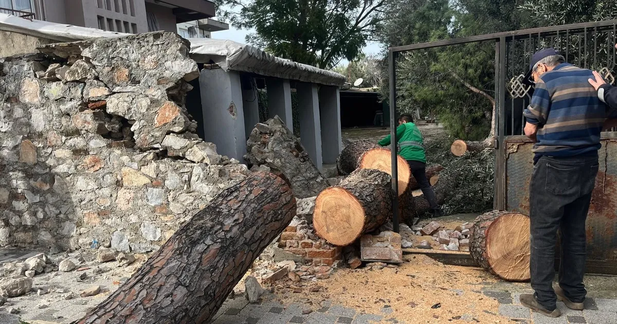 Muğla Milas’ta şiddetli fırtına sonrası anında müdahale