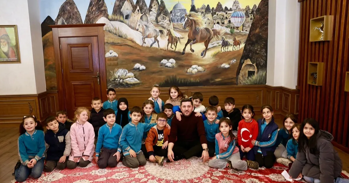 Kaymaklı İlköğretim Okulu 2. Sınıf öğrencileri Nevşehir Belediye Başkanı Rasim