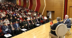 Bursa'da Nilüfer Belediye Başkanı Şadi Özdemir, Mudanya Üniversitesi tarafından düzenlenen