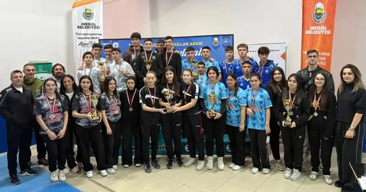 Öğrenciler dart turnuvasında kıyasıya mücadele etti