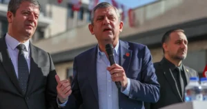 CHP Genel Başkanı Özgür Özel, 6 Şubat depremlerinin üçüncü yıldönümünde