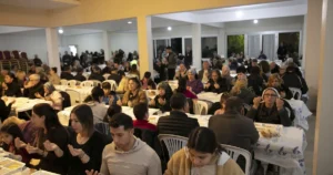 İzmir'de Güzelbahçe Belediyesi,  Ramazan’ın ilk gününde kurulan iftar sofrası,