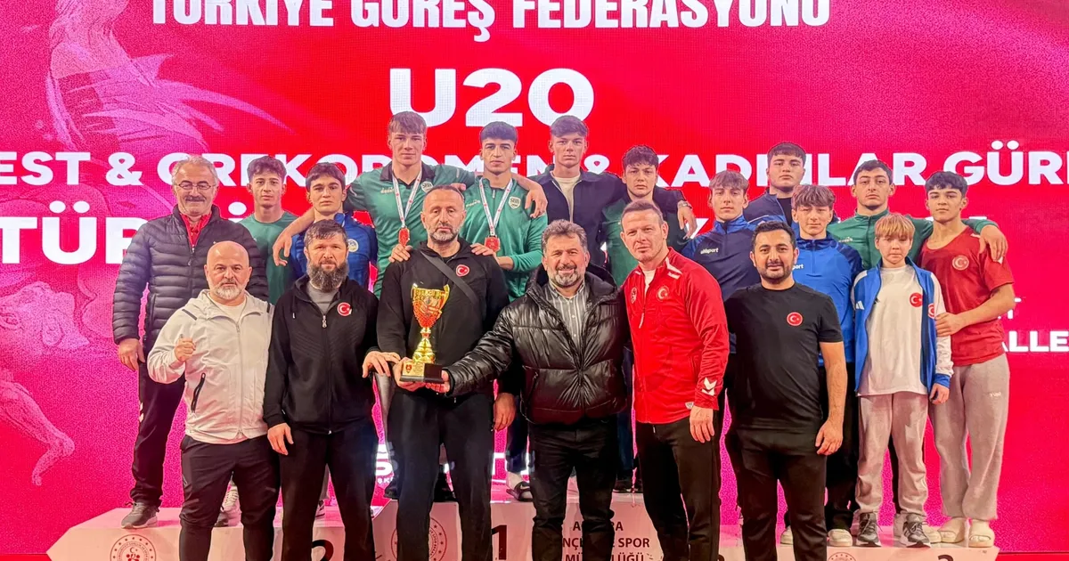 Sakarya Büyükşehirli güreşçilerden Ankara’da madalya yağmuru