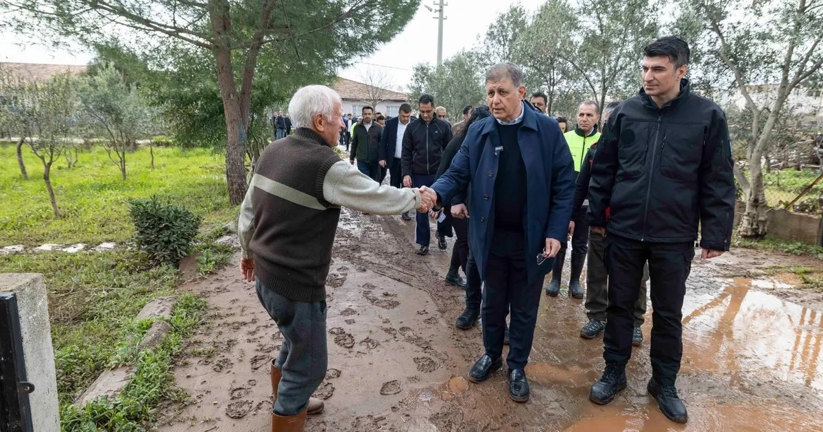 Seferihisar’da yağıştan etkilenenlere İzmir Büyükşehir’den yerinde destek