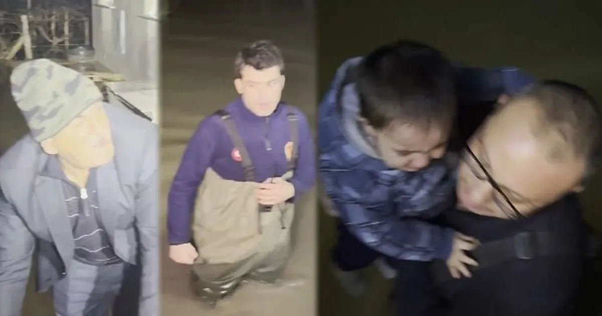 Selde kalan 11 kişilik aile kurtarıldı