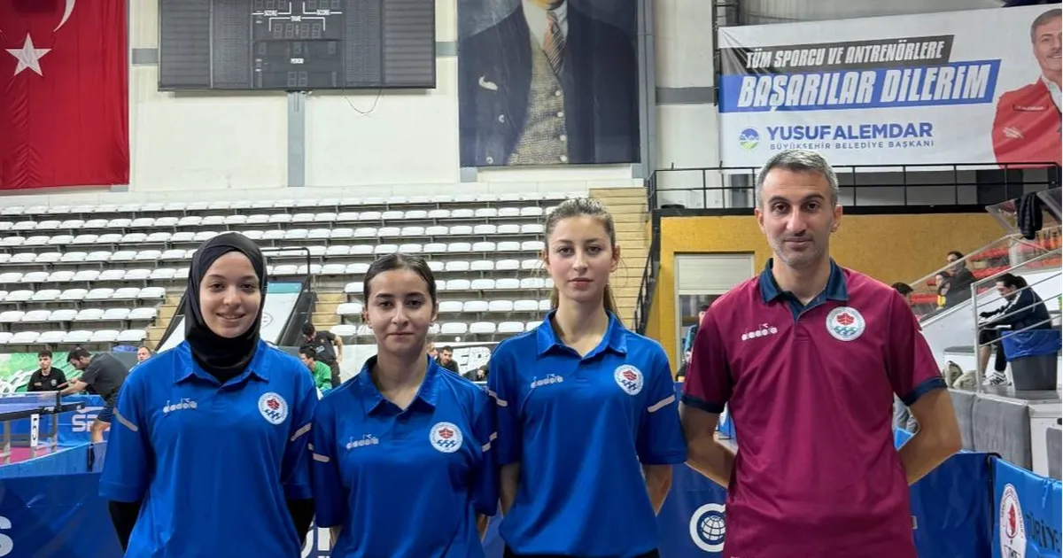 Trabzon Büyükşehir kadın masa tenisi takımı zirvede