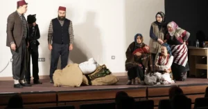 Trabzon Büyükşehir Belediyesi Şehir Tiyatrosu, şehrin tarihindeki zorunlu göç sürecini