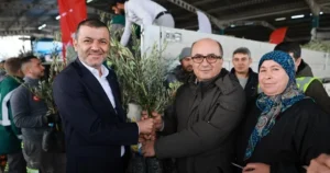 Denizli Büyükşehir Belediyesi tarafından hayata geçirilen “Sertifikalı Zeytin Fidanı Desteği”