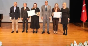 Kadir Has Üniversitesi tarafından, üniversitenin kurucusu ve hayırsever iş insanı