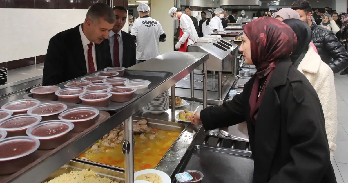 Ağrı’da Rektör Gülçin öğrencilerle buluştu