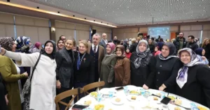 Kocaeli Büyükşehir Belediye Başkanı Tahir Büyükakın, eşi Prof.Dr. Figen Büyükakın
