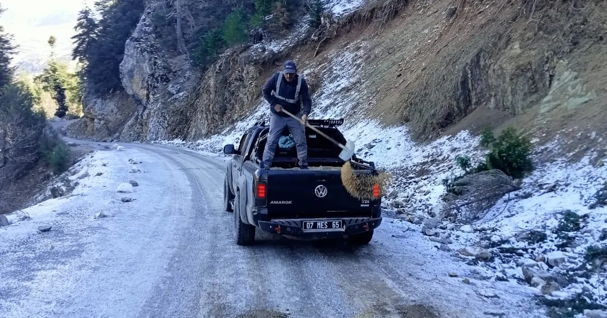 Alanya yollarında kış mesaisi sürüyor
