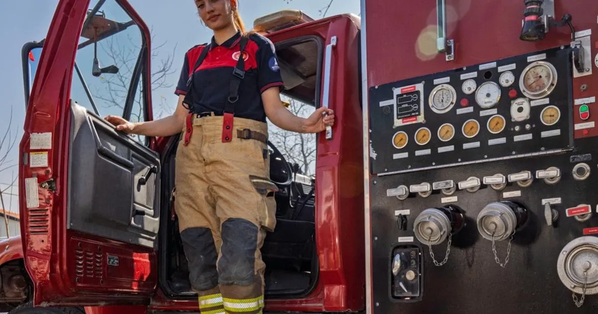 Alevlere meydan okuyan kadın… İzmir’de cesaretiyle örnek
