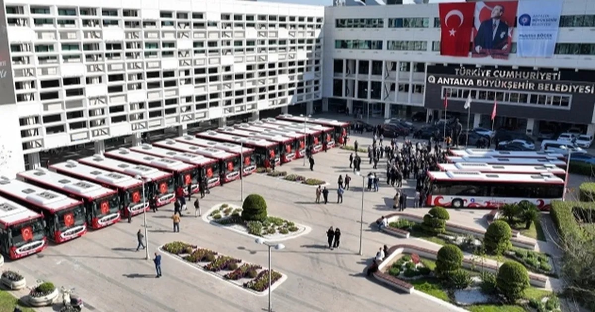 Antalya Büyükşehir’den toplu taşıma filosuna 19 yeni otobüs