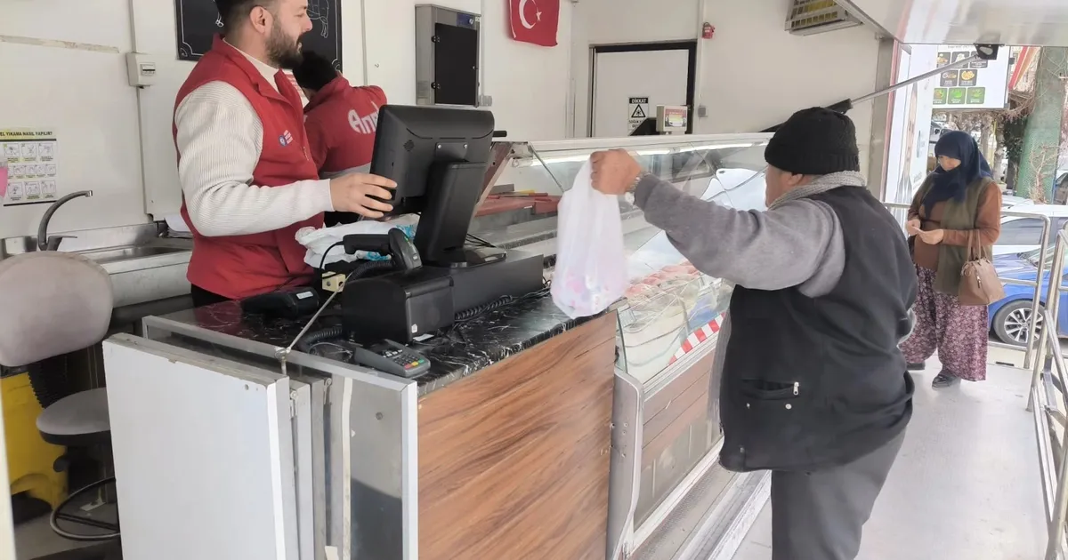 Antalya Halk Et Mobil Satış Tırı’na ilçelerde yoğun ilgi