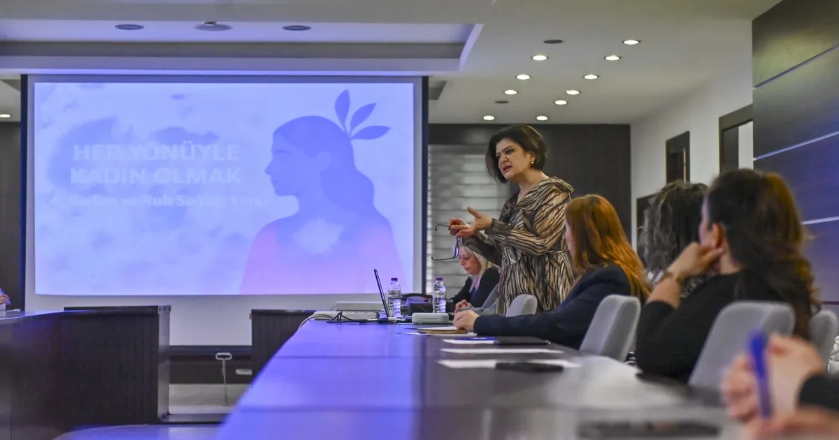 Antalya Muratpaşa’da kadın personellere hak eğitimi