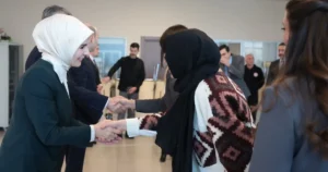 Aile ve Sosyal Hizmetler Bakanı Mahinur Özdemir Göktaş, bakanlık personeli