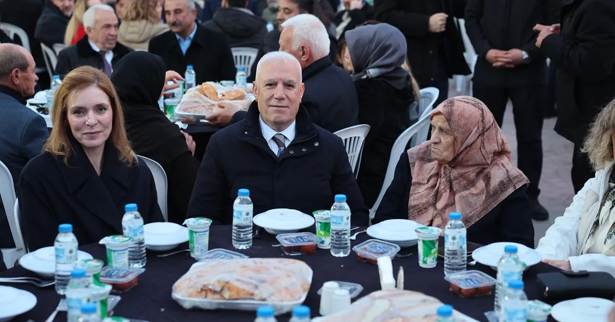 Başkan Bozbey kendi mahallesinde komşularıyla iftar yaptı