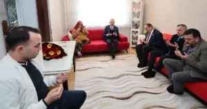 Kocaeli Büyükşehir Belediye Başkanı Tahir Büyükakın, Şehit Jandarma Er Burhan