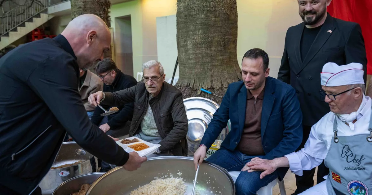 Başkan Eşki Makedonya göçmenlerinin iftar sofrasına konuk oldu