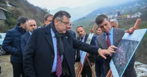 Trabzon Büyükşehir Belediye Başkanı Ahmet Metin Genç, Düzköy’de yapımı süren